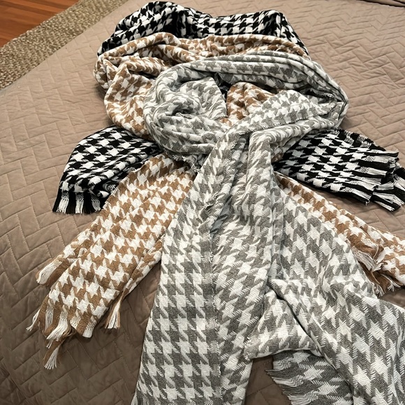 Set of 3 Houndstooth Fringe Scarves / NWOT - Picture 2 of 11